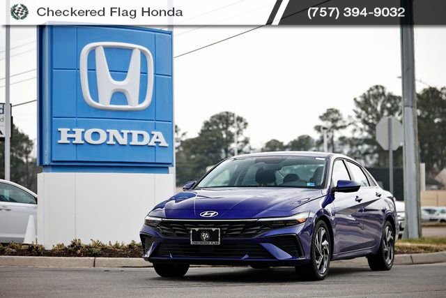 Used 2025 Hyundai Elantra SEL image 1