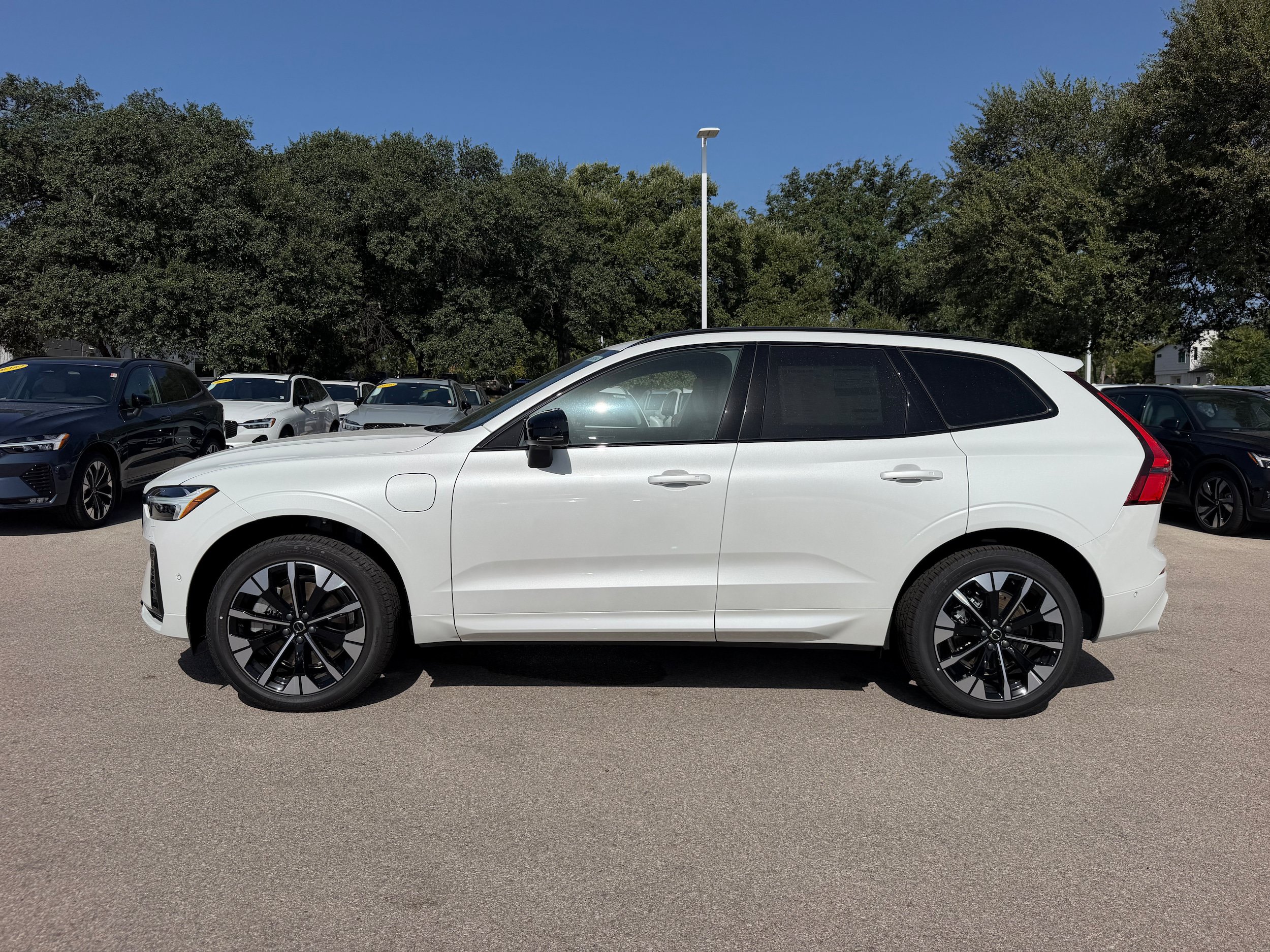 New 2026 Volvo XC60 T8 Plus w/ Protection Package Premier AWD/4WD image 3