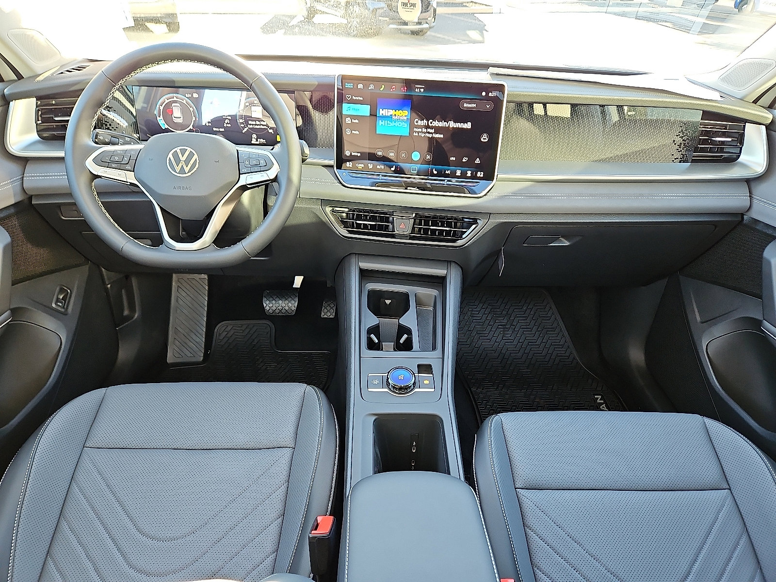 New 2026 Volkswagen Tiguan SE FWD image 8