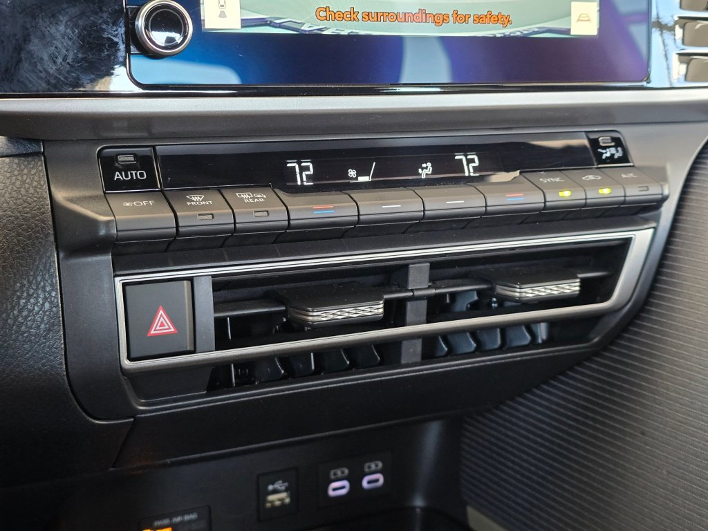 Used 2025 Toyota Camry SE FWD image 27
