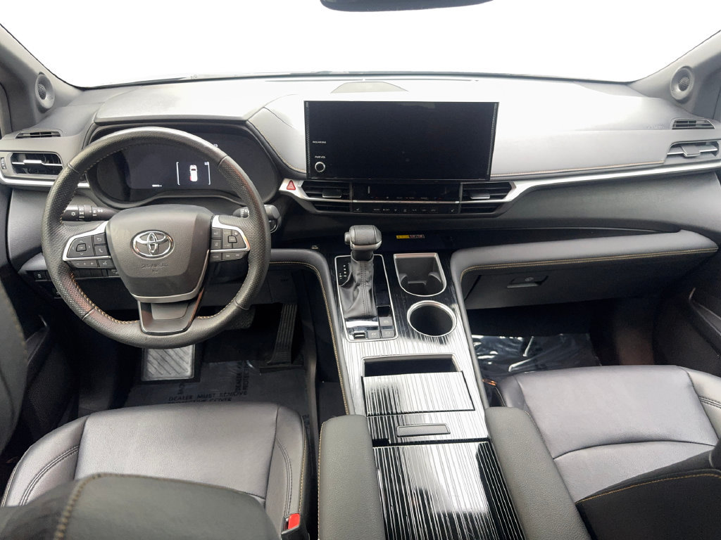 Used 2025 Toyota Sienna XLE Woodland Edition AWD/4WD image 54