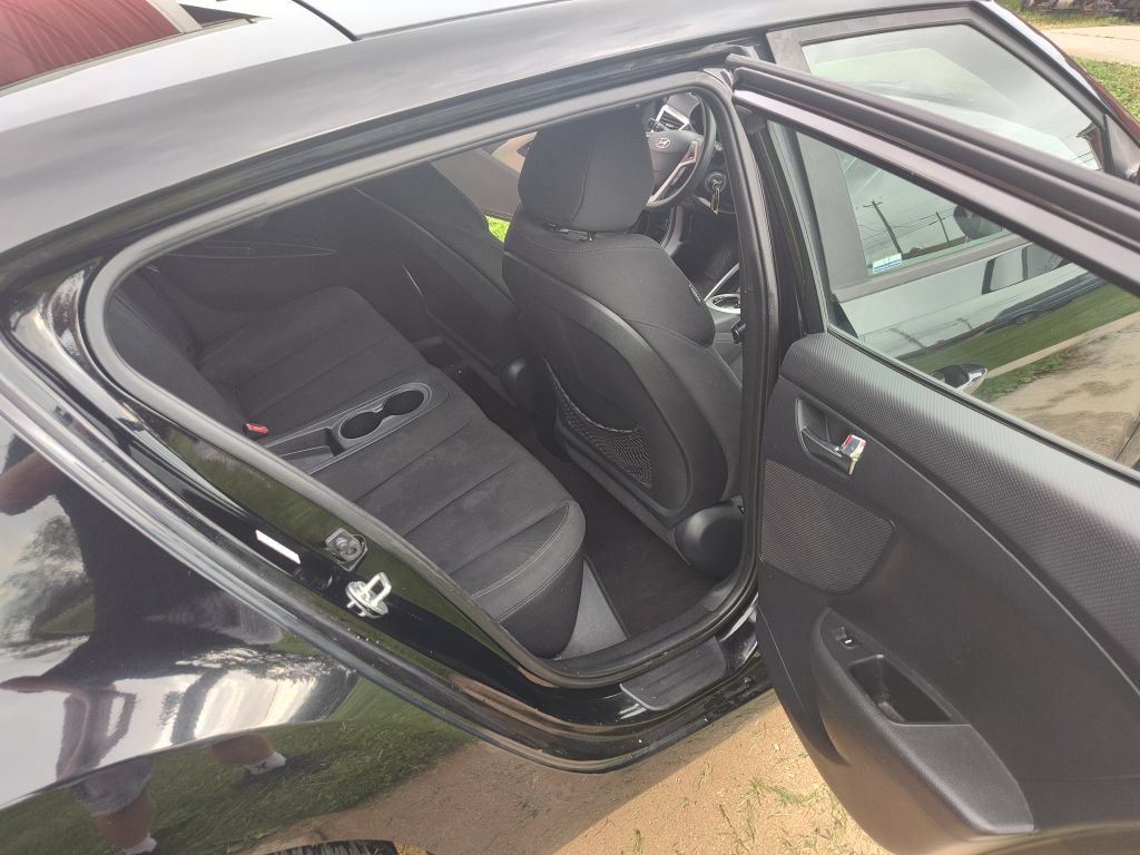 Used 2016 Hyundai Veloster FWD image 6