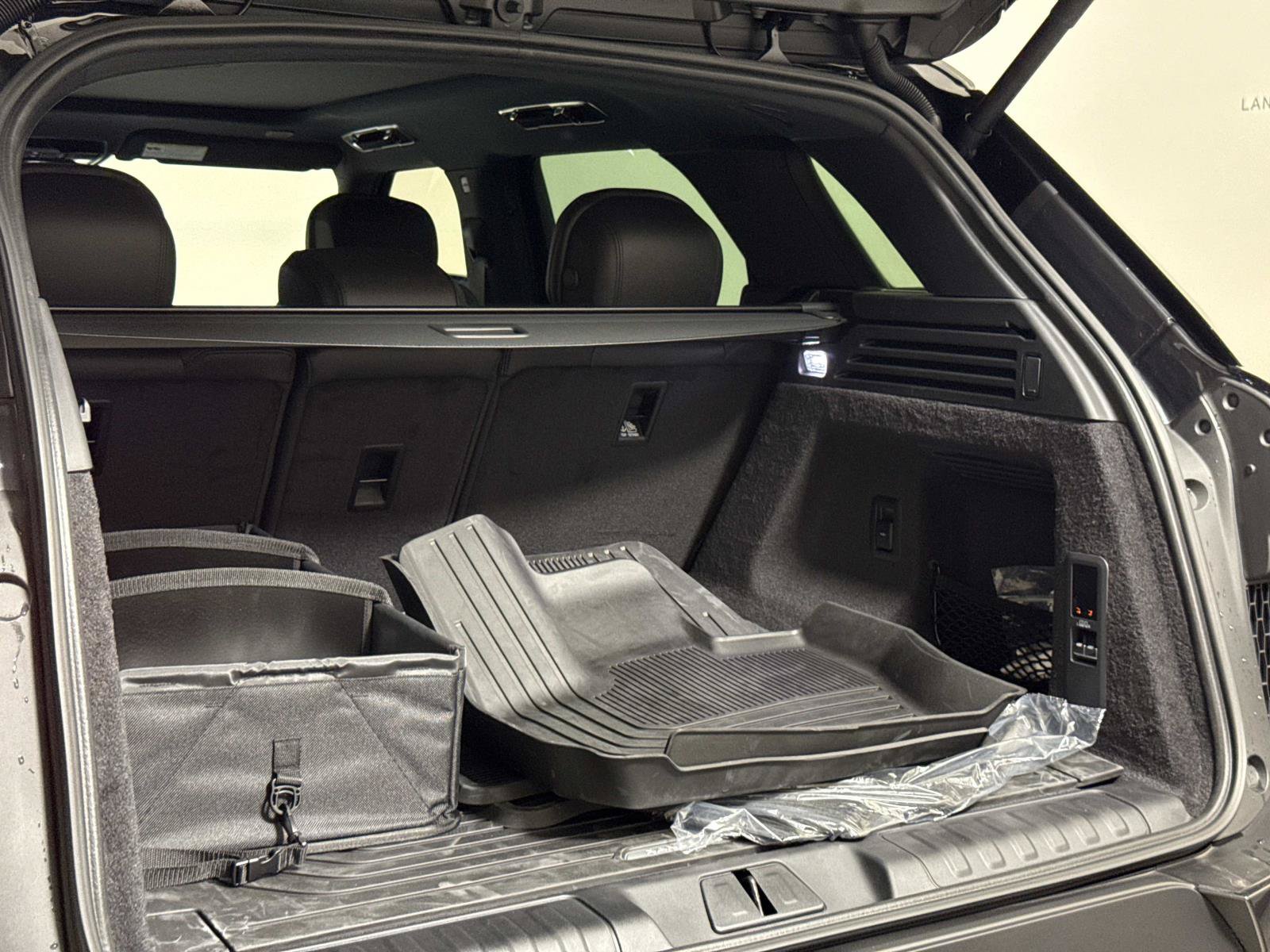 New 2026 Land Rover Range Rover Sport SE AWD/4WD image 11