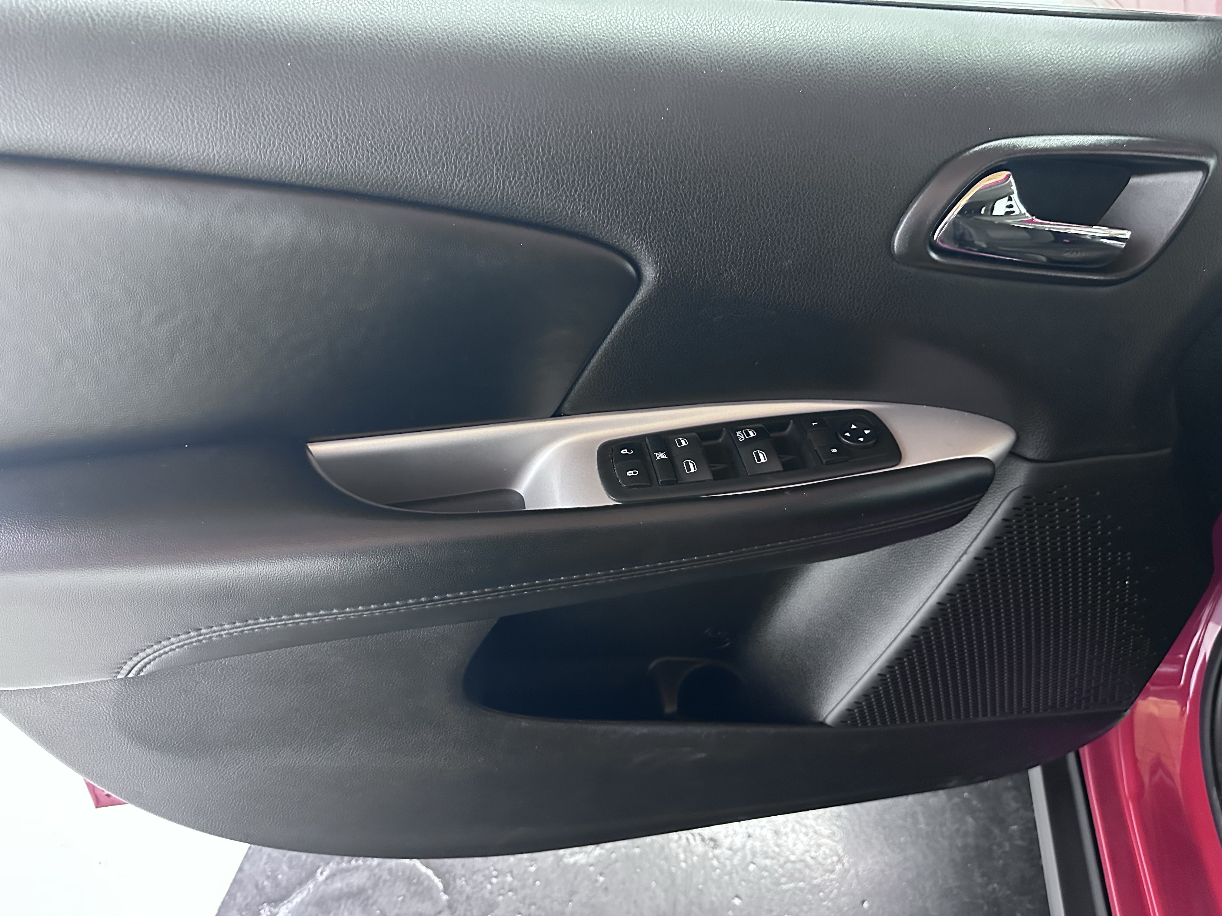 Used 2019 Dodge Journey SE FWD image 41