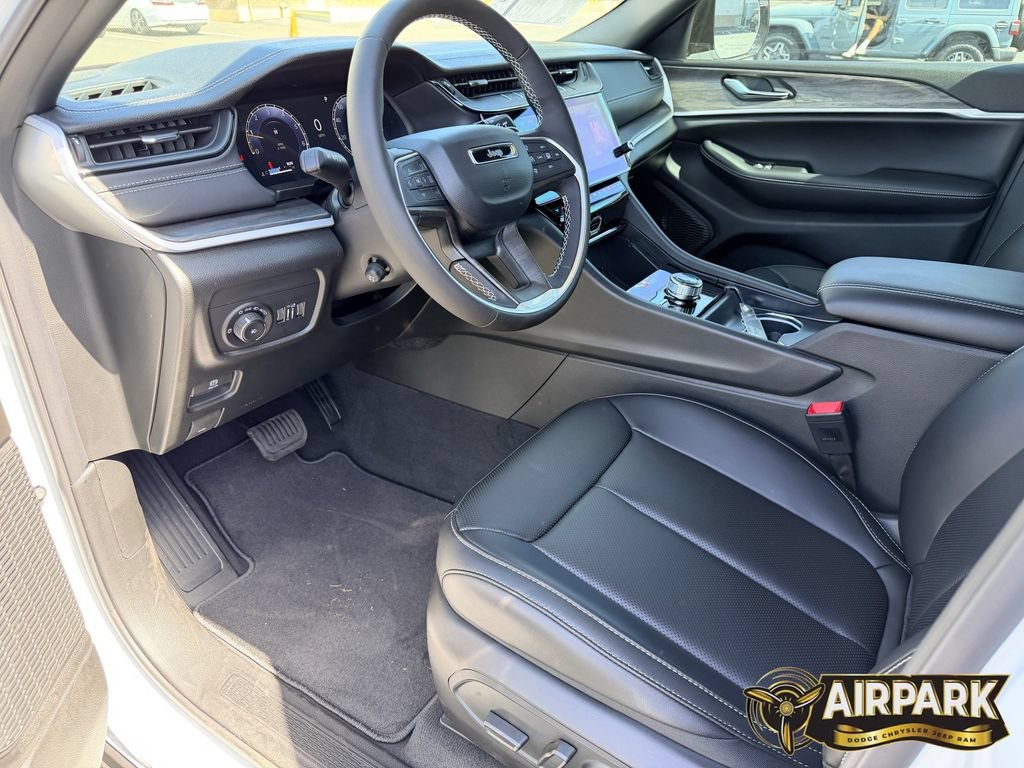 New 2026 Jeep Grand Cherokee Limited w/ Luxury Tech Group II AWD/4WD image 14
