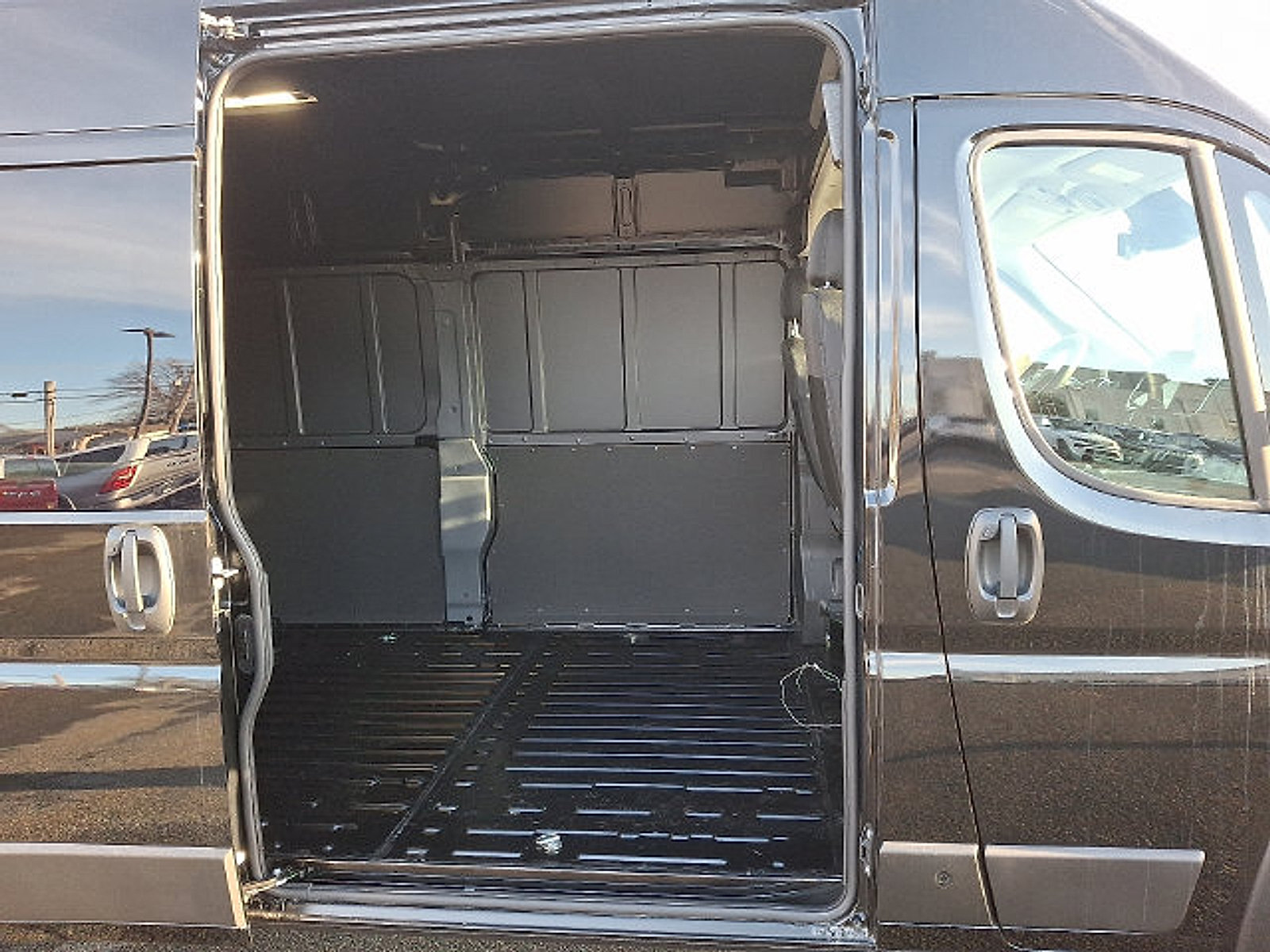 Used 2025 RAM ProMaster 2500 w/ Quick Order Package 22H SLT+ FWD image 5