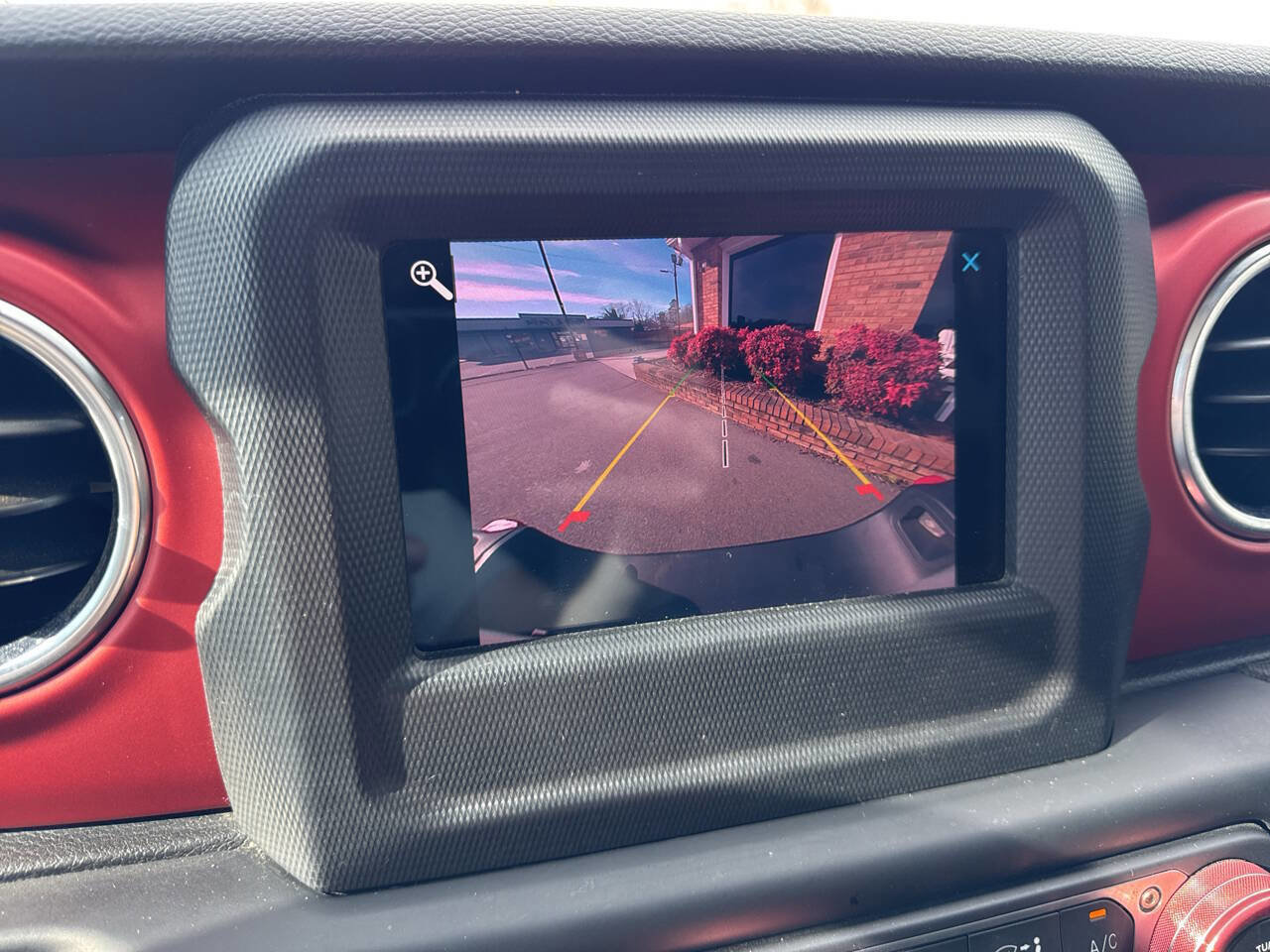 Used 2020 Jeep Gladiator Rubicon w/ Cold Weather Group image 29