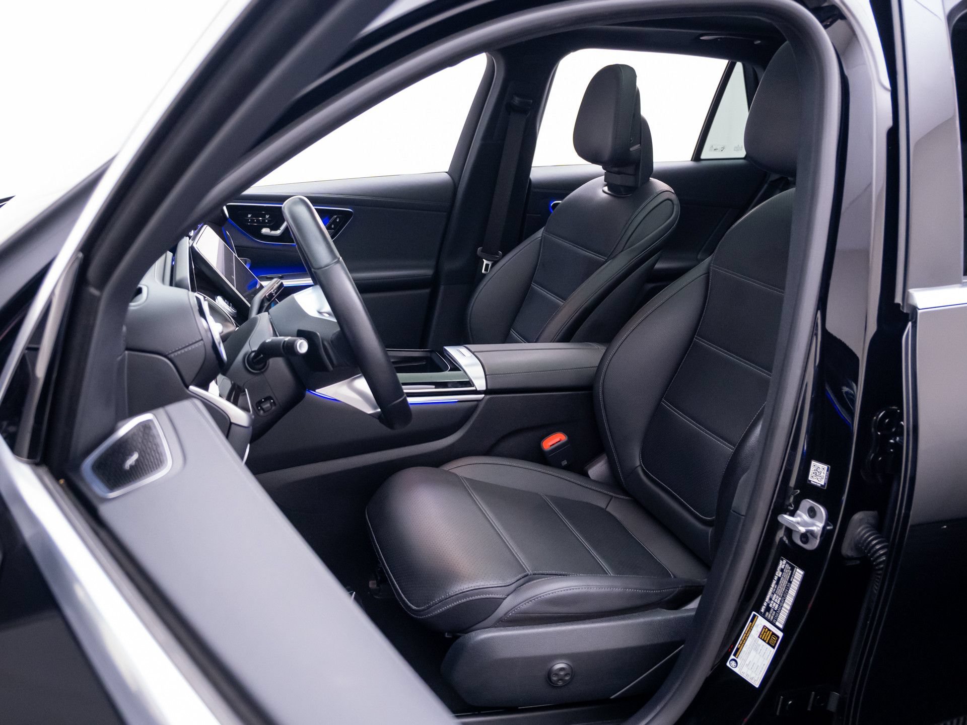 Used 2023 Mercedes-Benz GLC 300 4MATIC w/ Exclusive Trim Package image 16