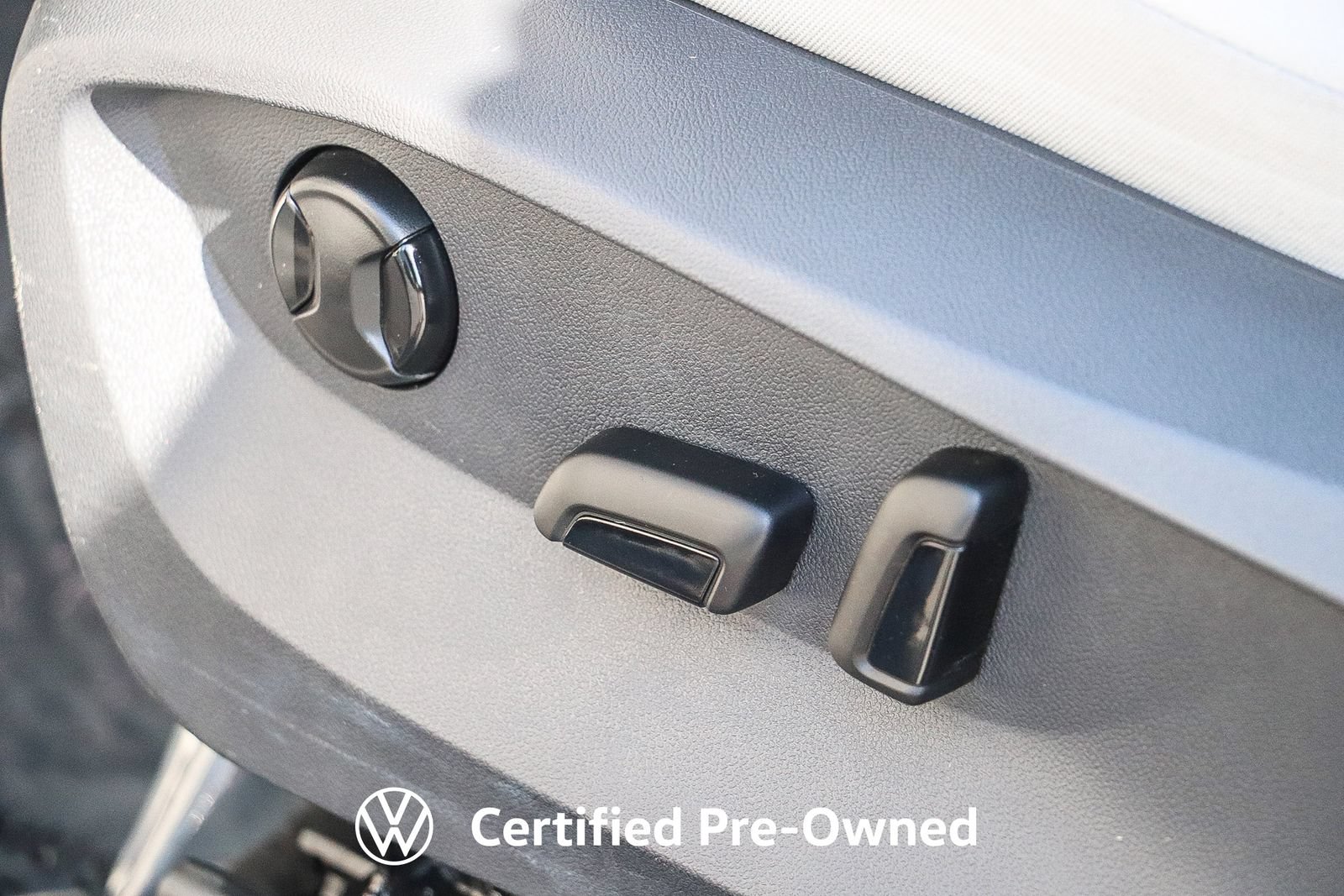 Used 2023 Volkswagen Tiguan SE w/ Panoramic Sunroof Package FWD image 22