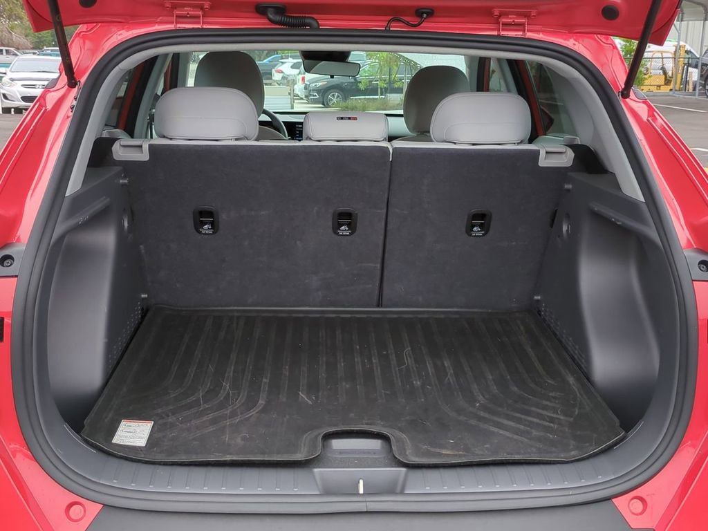 Certified 2025 Hyundai Kona SE image 12