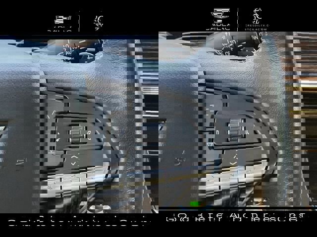 Used 2023 Cadillac Escalade Premium Luxury image 16