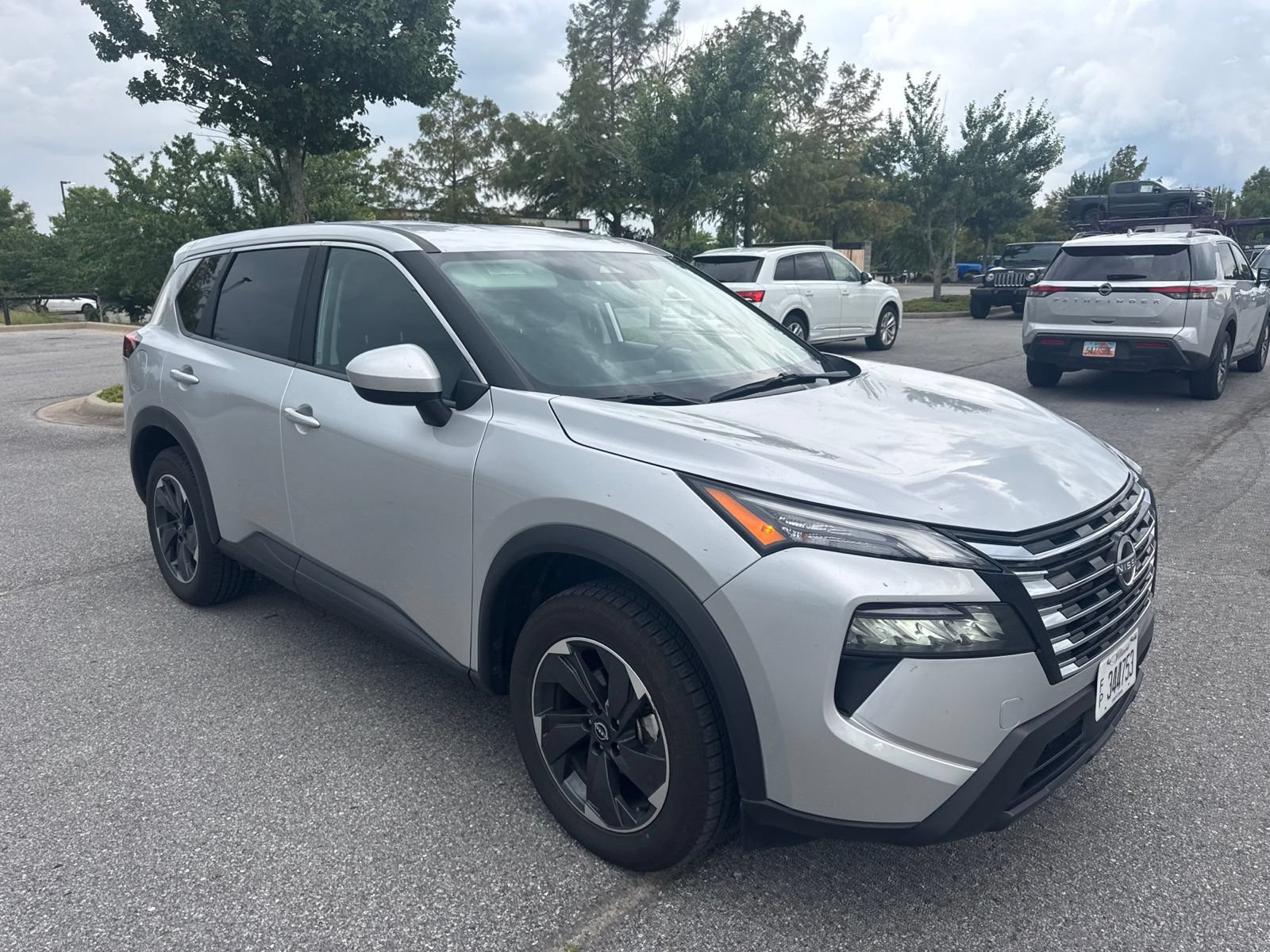 Used 2025 Nissan Rogue SV FWD image 3