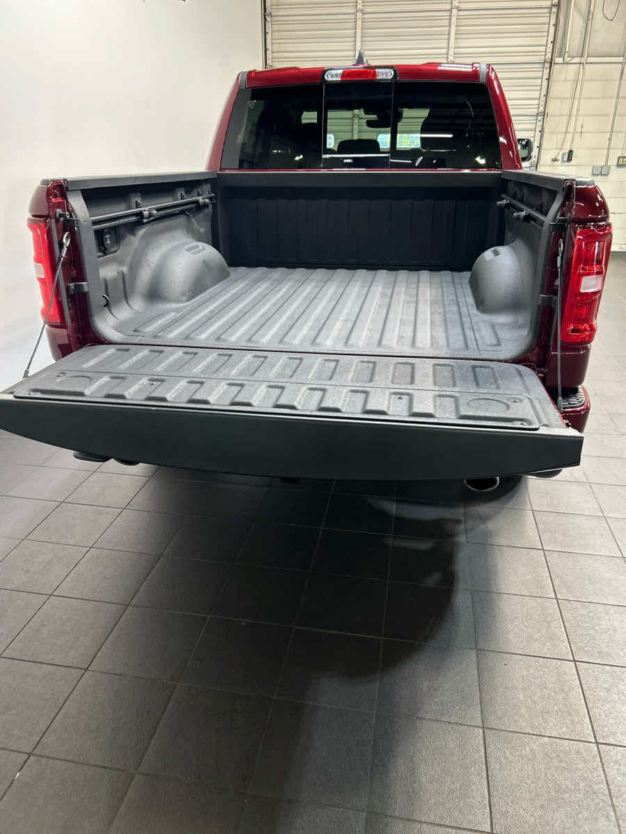 Used 2025 RAM 1500 Big Horn AWD/4WD image 11