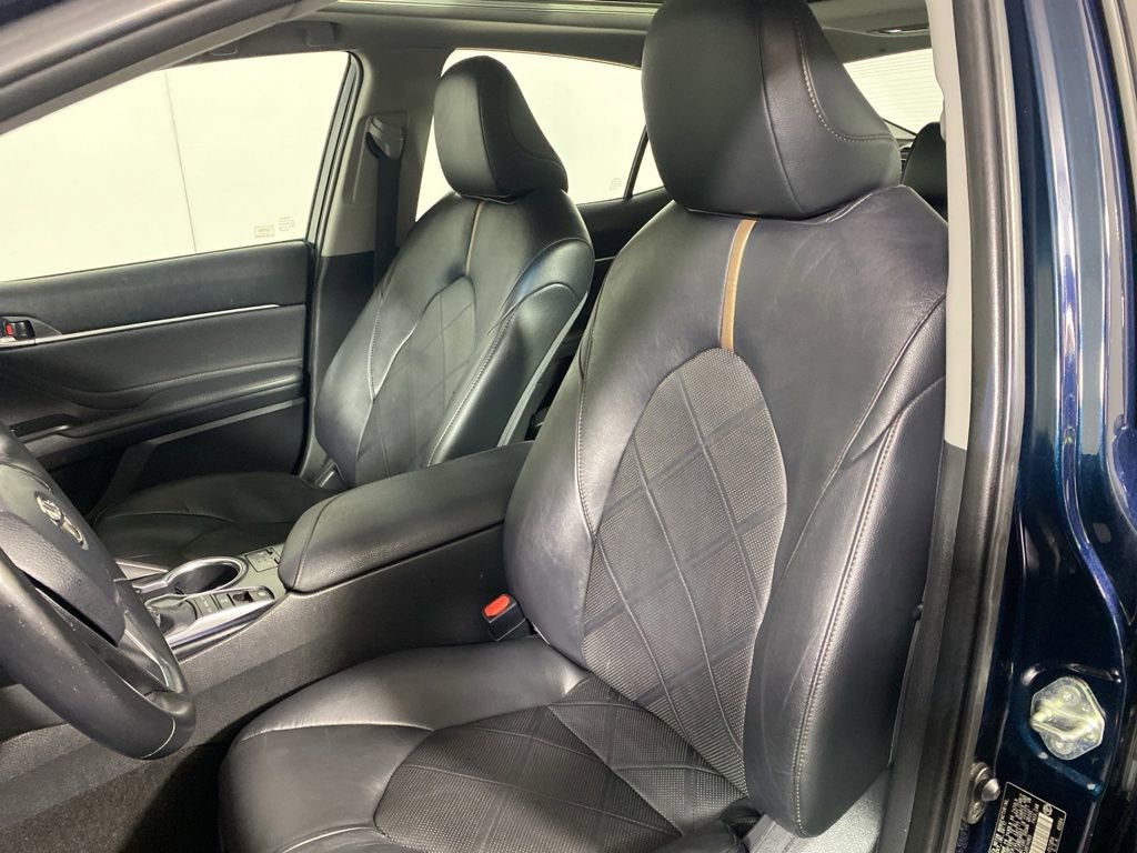 Used 2018 Toyota Camry XLE FWD image 12