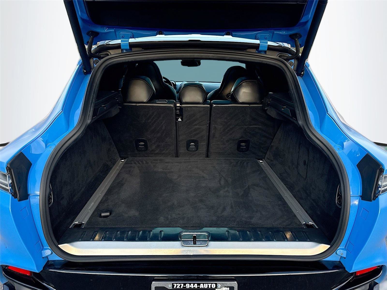 Used 2021 Aston Martin DBX image 25