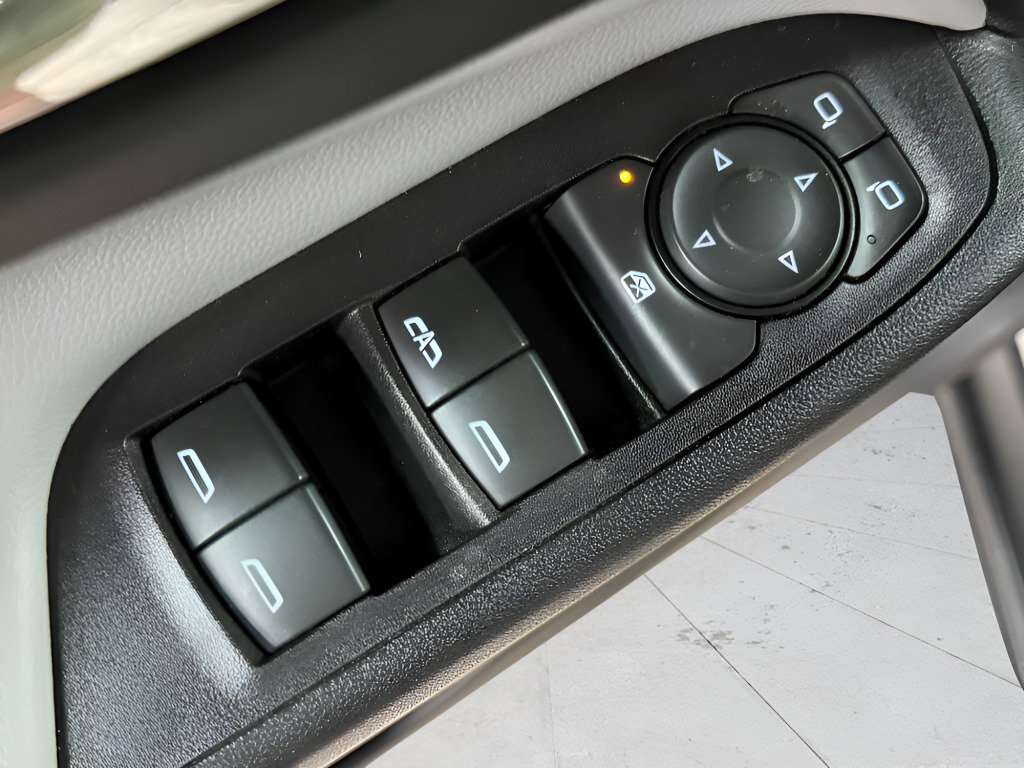 Used 2019 Chevrolet Equinox LT image 18