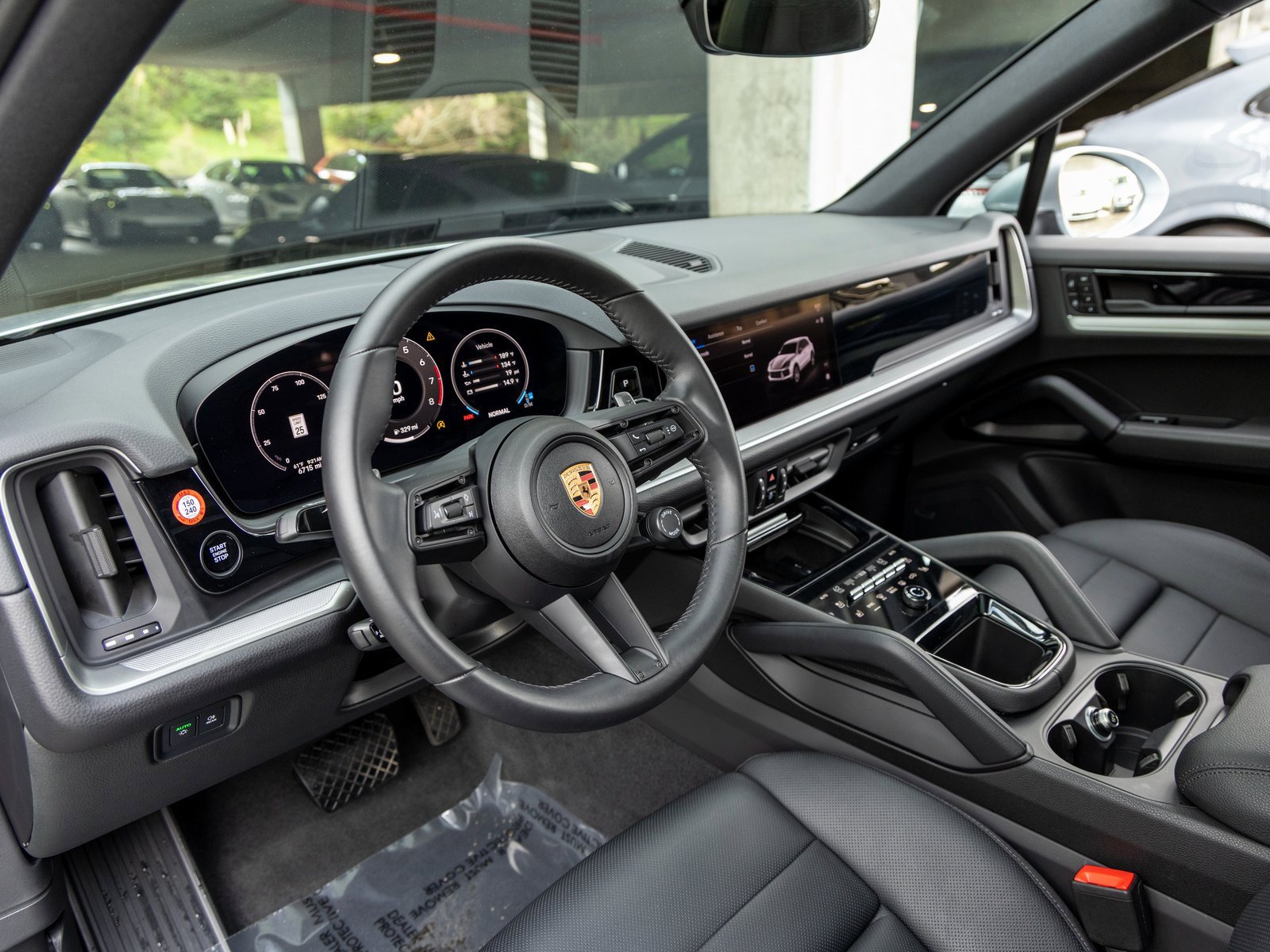 Certified 2025 Porsche Cayenne image 4