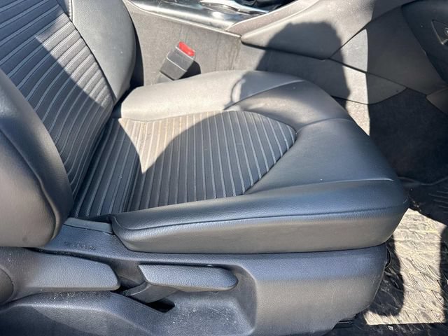 Used 2018 Toyota Camry SE w/ Audio Package FWD image 16