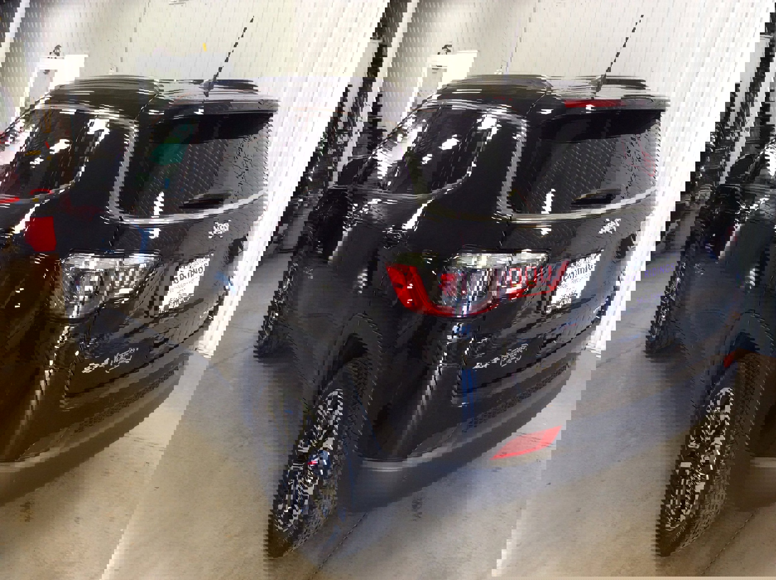 Used 2024 Jeep Compass Limited image 3