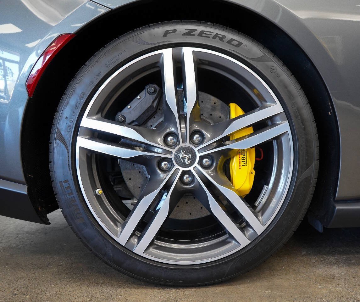 Used 2019 Ferrari Portofino RWD image 23