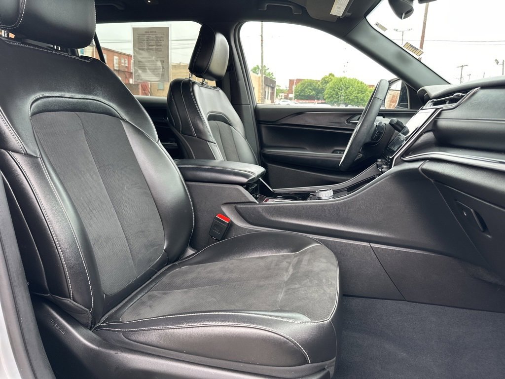 Used 2023 Jeep Grand Cherokee L Laredo image 19