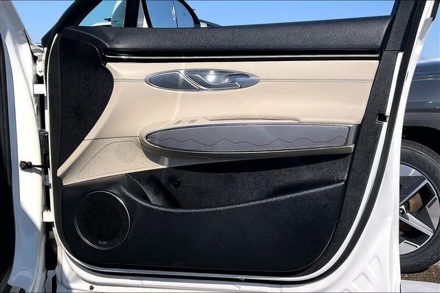 Used 2022 Genesis GV70 2.5T w/ Advanced Package image 24