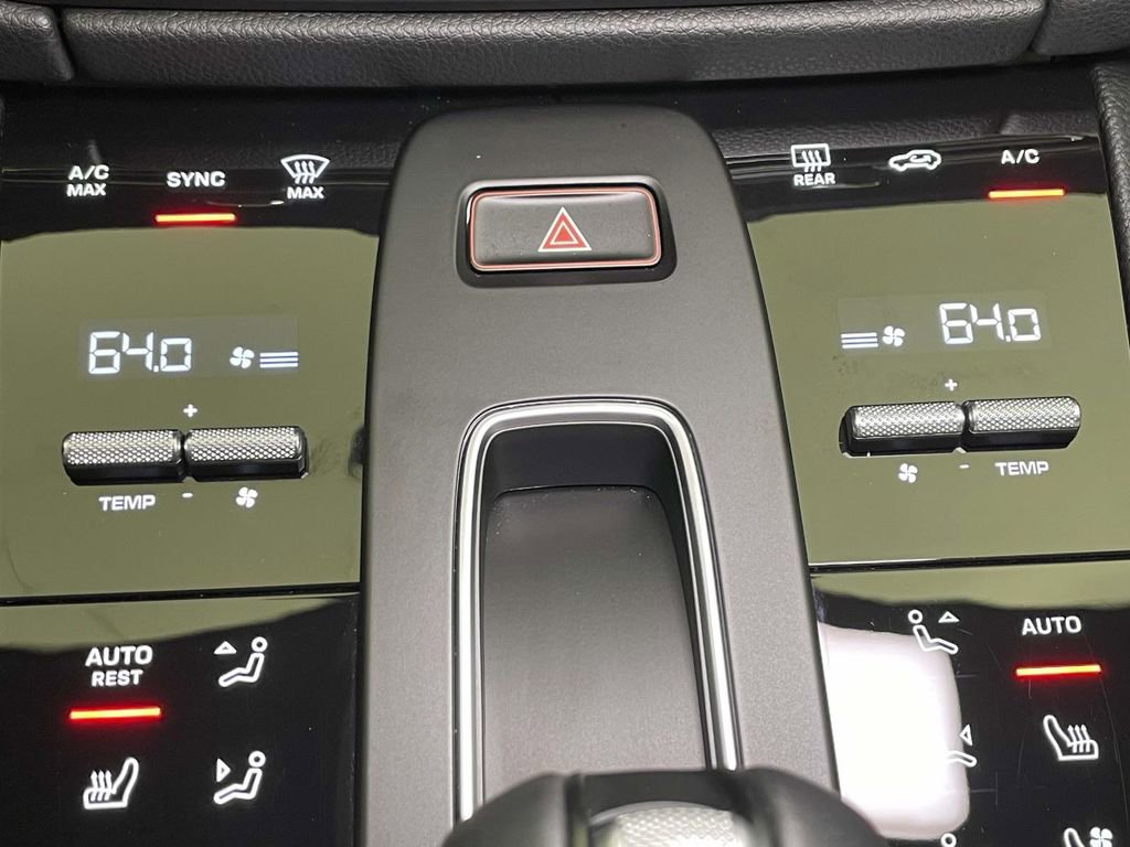 Certified 2025 Porsche Macan AWD/4WD image 33