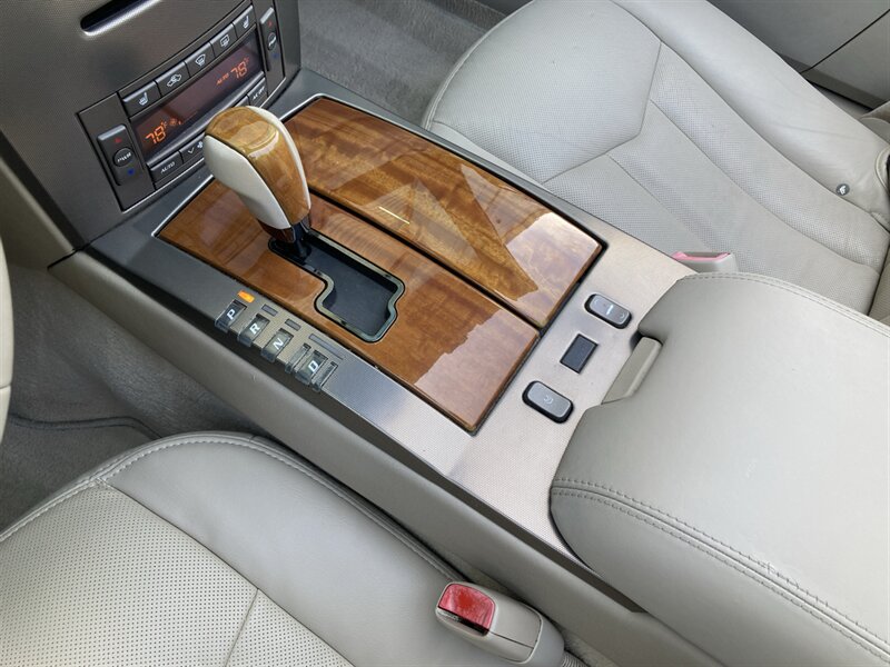 Used 2005 Cadillac XLR RWD image 27