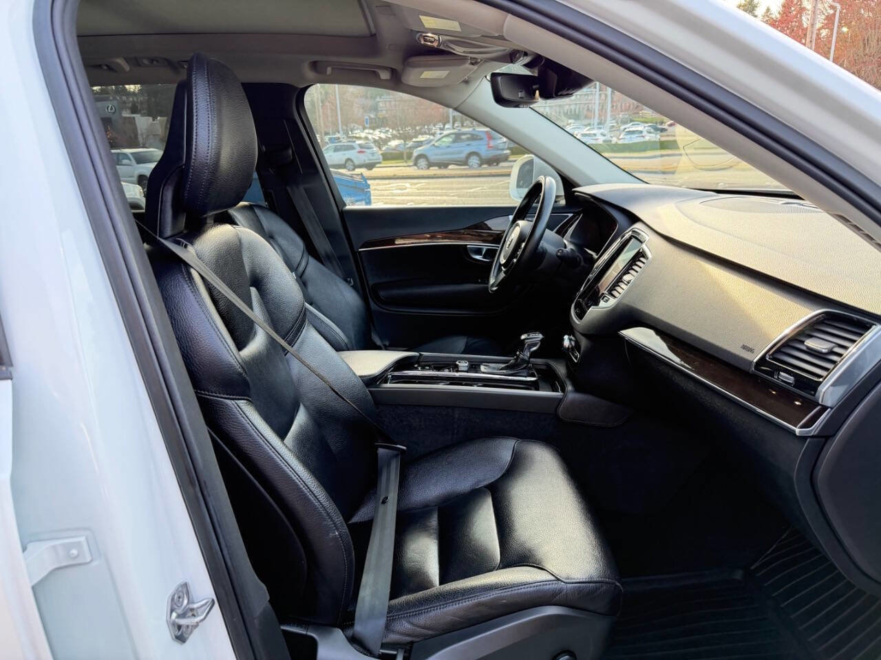 Used 2018 Volvo XC90 T6 Momentum w/ Convenience Package image 19