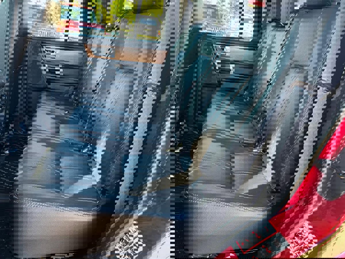 Used 2015 Land Rover LR4 HSE image 27