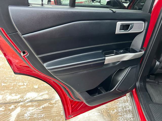 Used 2022 Ford Explorer Limited w/ Equipment Group 301A image 9