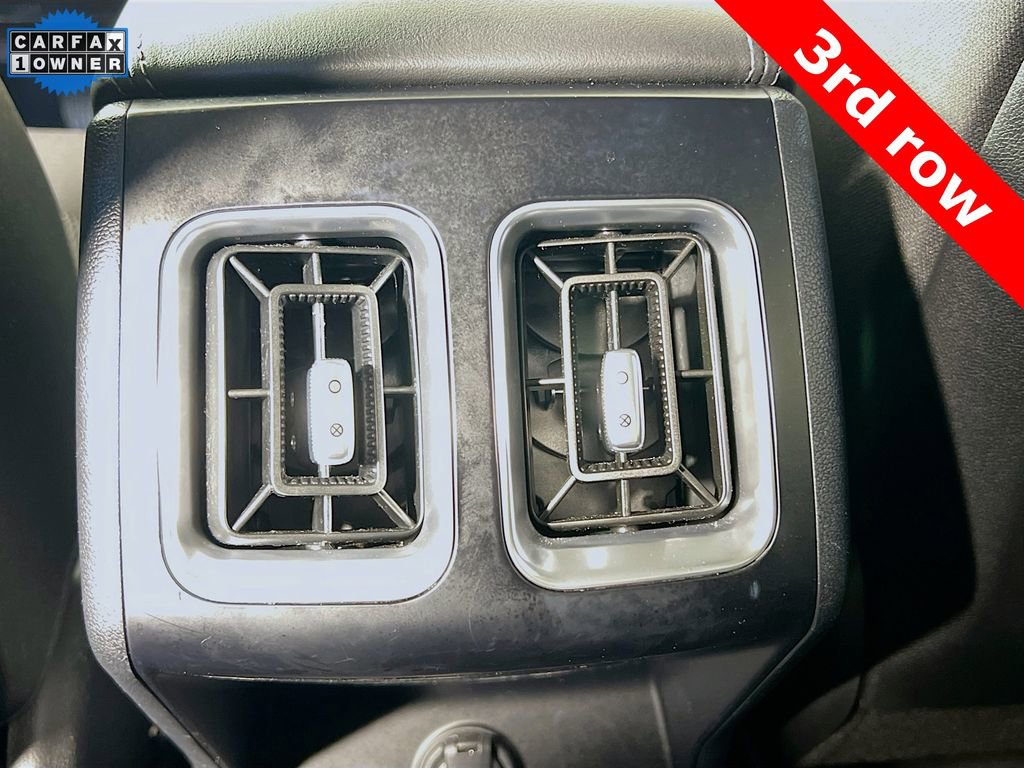 Certified 2025 Kia Sorento LX image 23