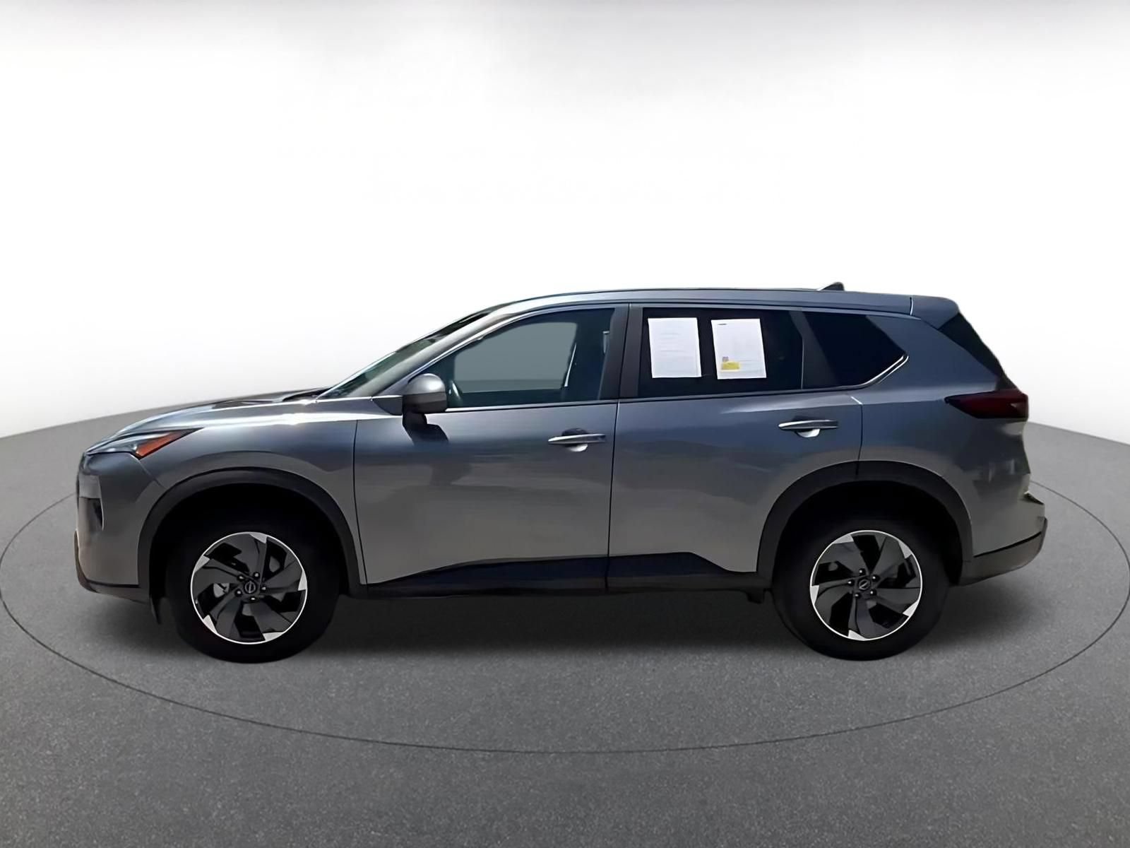 Used 2025 Nissan Rogue SV FWD image 8