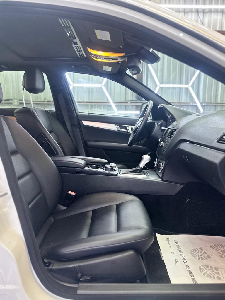 Used 2009 Mercedes-Benz C 300 Sedan image 33