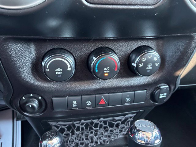 Used 2018 Jeep Wrangler Unlimited Rubicon AWD/4WD image 34