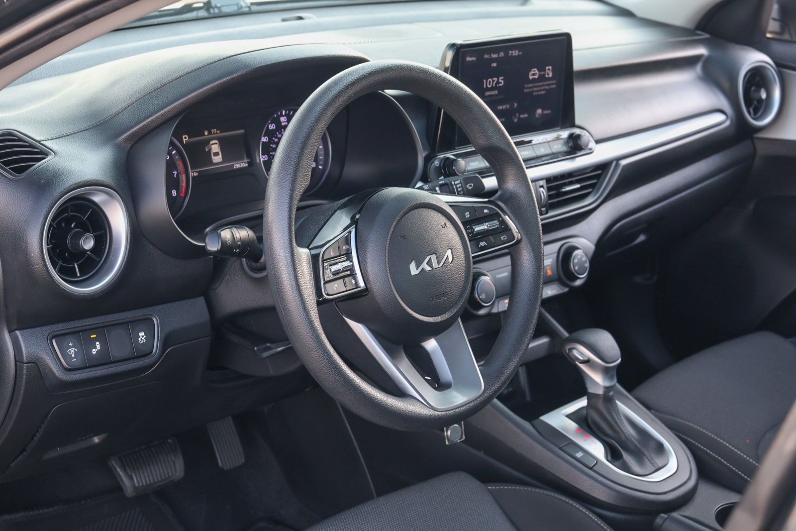 Used 2023 Kia Forte LXS w/ LXS Technology Package FWD image 13