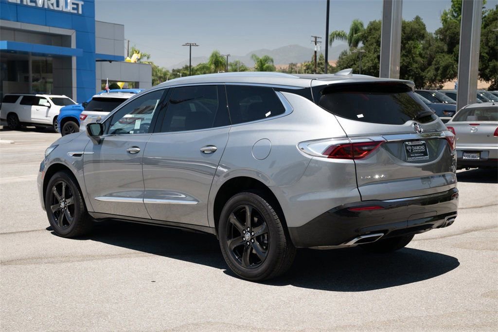 Used 2024 Buick Enclave Essence w/ Sport Touring Edition FWD image 6
