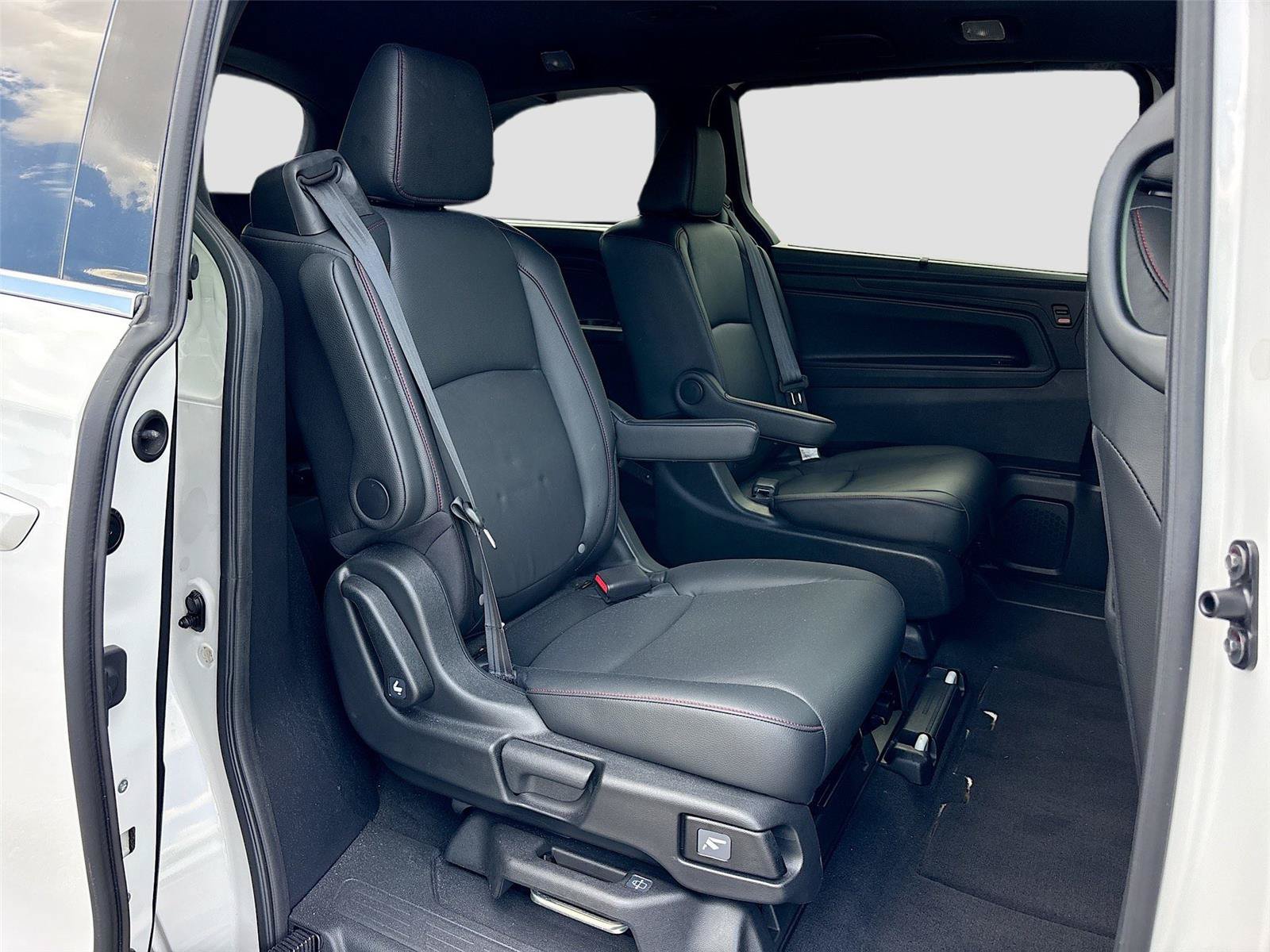 Certified 2024 Honda Odyssey Sport image 32