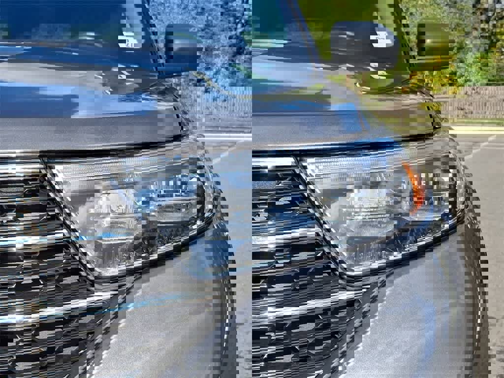 Used 2022 Ford Explorer XLT image 30