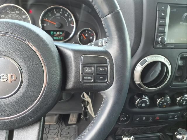 Used 2018 Jeep Wrangler Unlimited Sahara w/ Connectivity Group AWD/4WD image 24