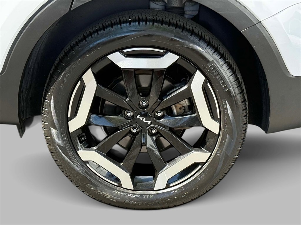 Used 2024 Kia Telluride EX w/ EX Captain's Chair Package image 13