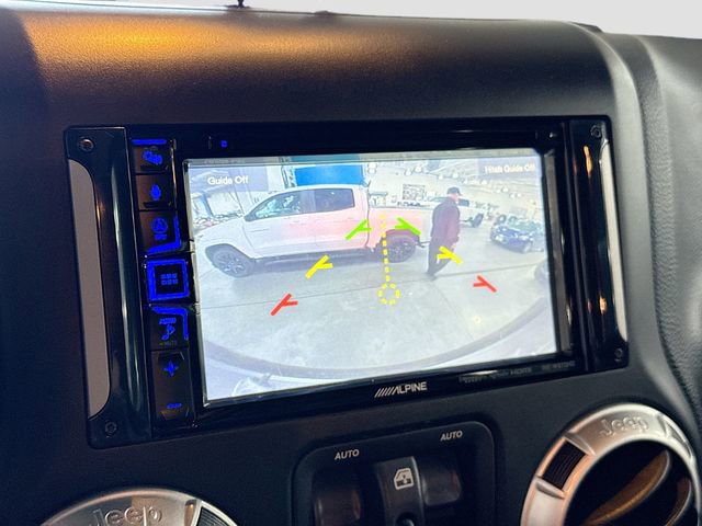 Used 2015 Jeep Wrangler Unlimited Rubicon w/ Connectivity Group image 14