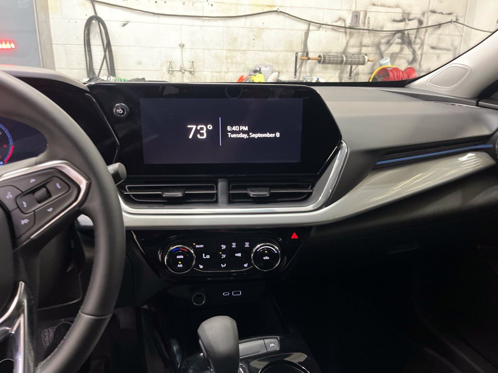 Used 2026 Chevrolet Trax LT w/ Midnight Edition FWD image 16