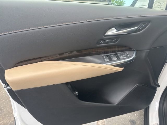 Used 2024 Cadillac XT4 Premium Luxury image 16