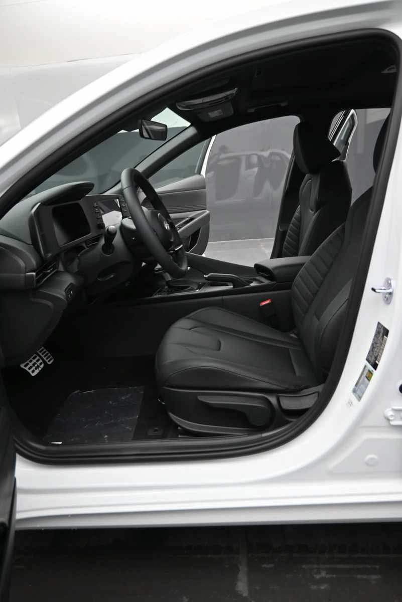New 2026 Hyundai Elantra SEL Sport FWD image 16