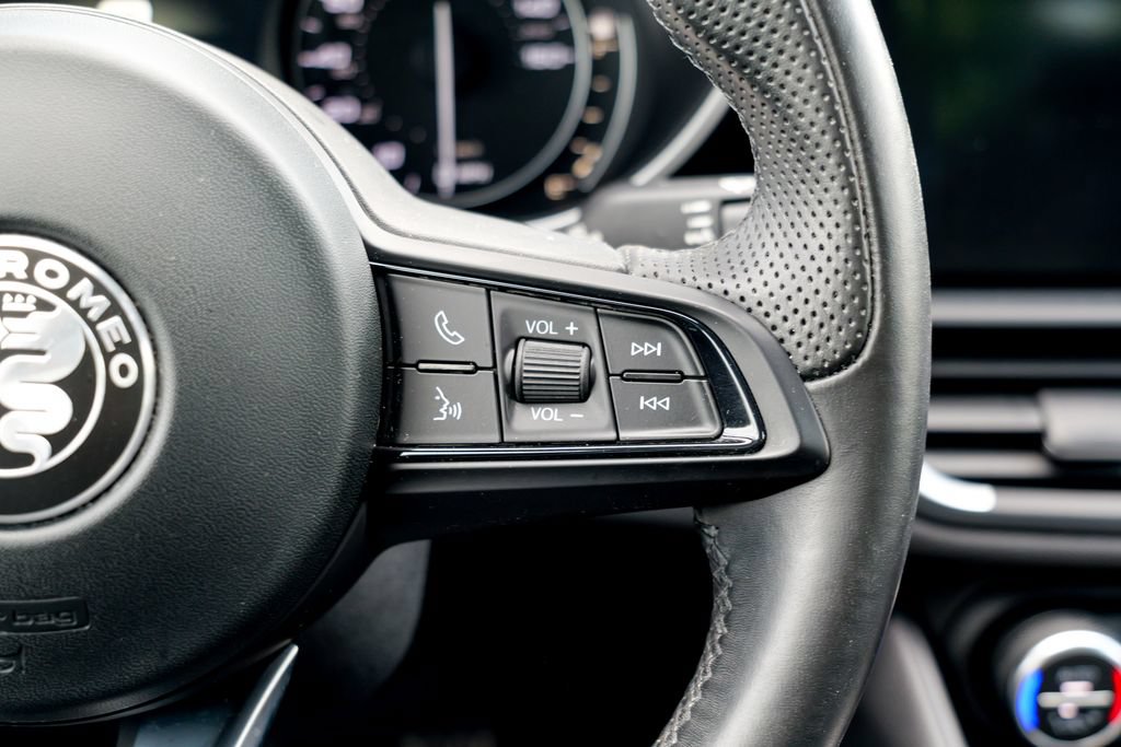 Used 2022 Alfa Romeo Giulia Ti AWD/4WD image 45