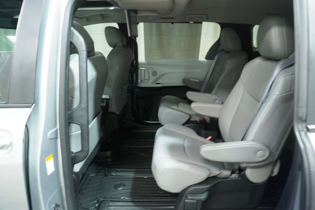 Used 2025 Toyota Sienna XLE w/ XLE Plus Package AWD/4WD image 13