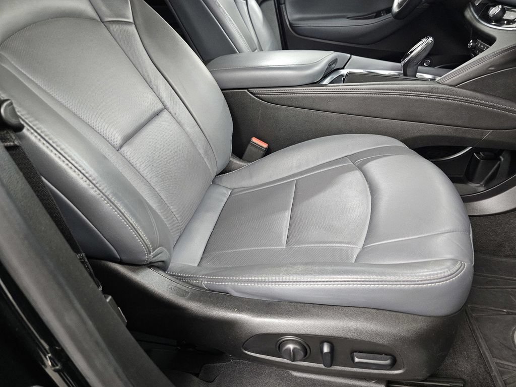 Used 2019 Buick Enclave Essence w/ LPO, Touring Package FWD image 23