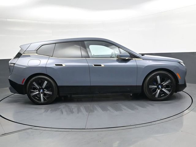 Used 2023 BMW iX xDrive50 w/ Premium Package AWD/4WD image 3