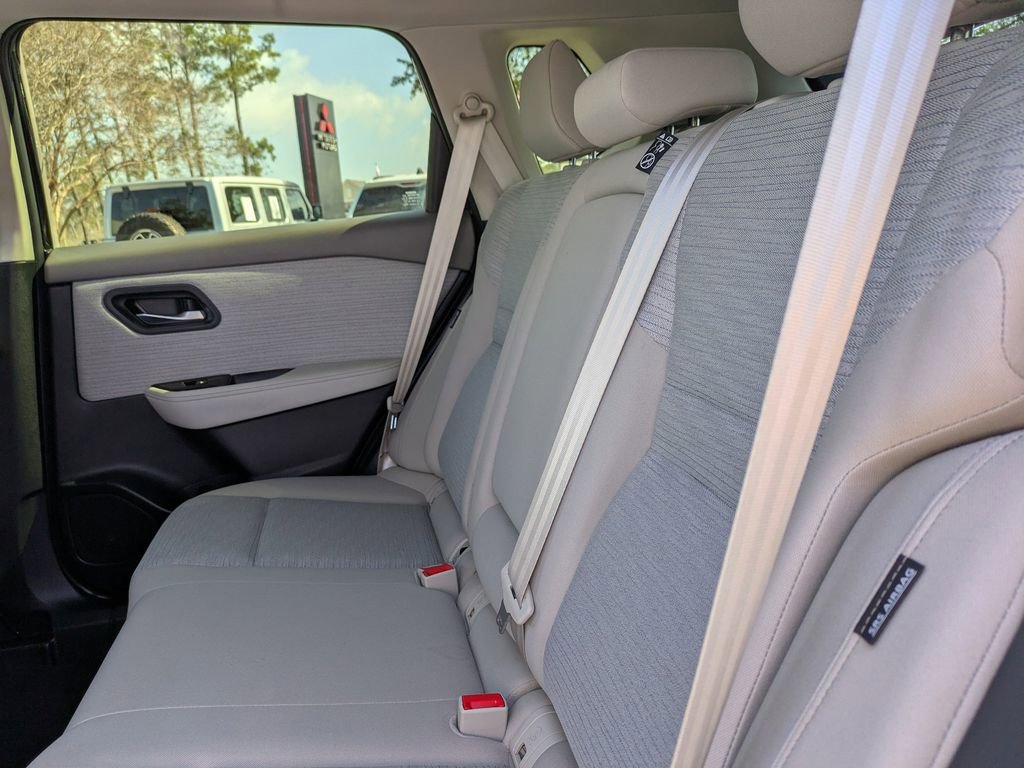 Used 2023 Nissan Rogue SV image 14